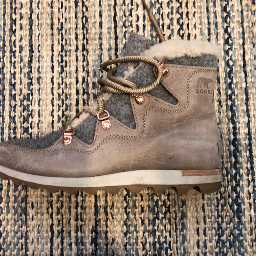 Sorel booties tan/gray